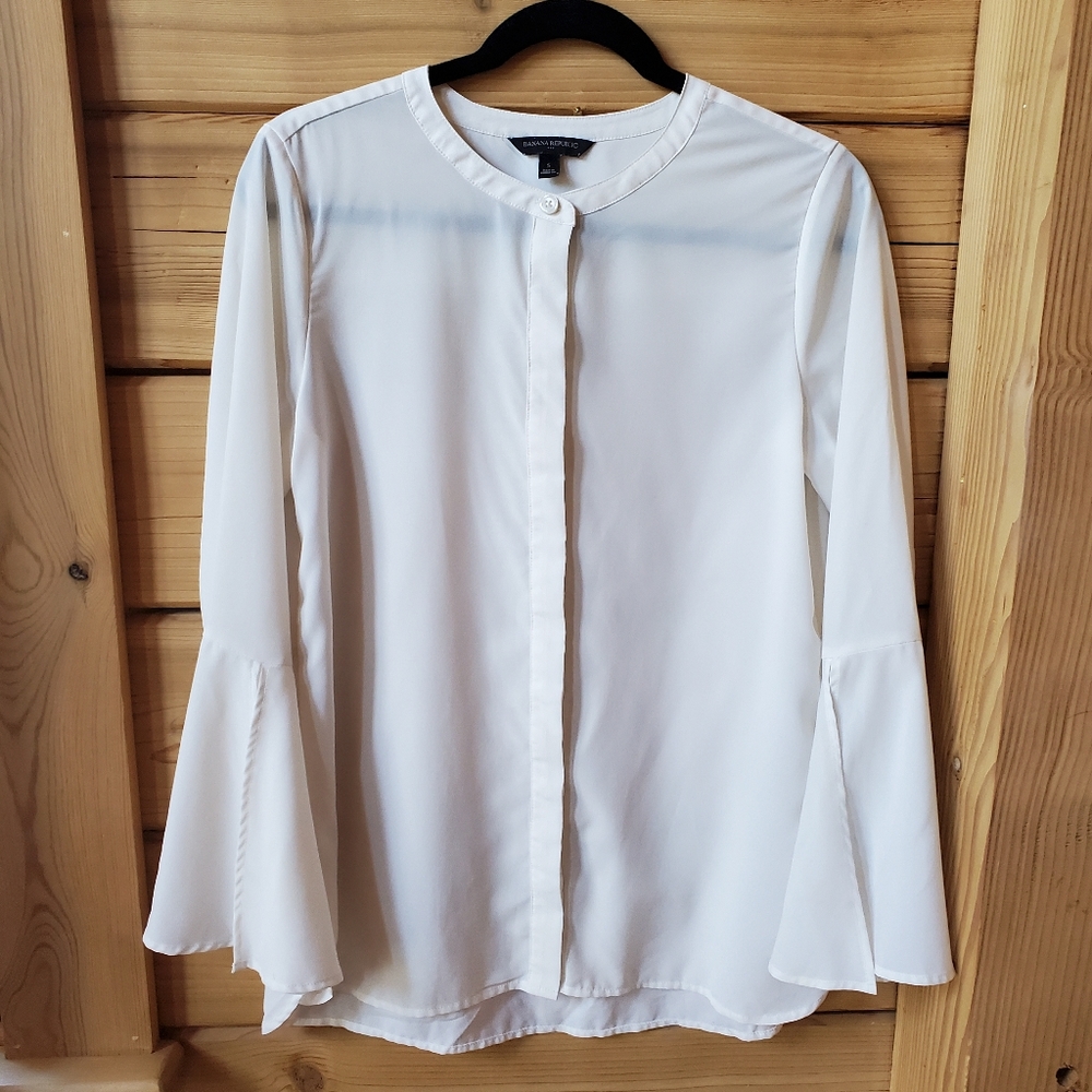 Banana Republic Button Up Bell Sleeve Cream Top Women's Size Small‎